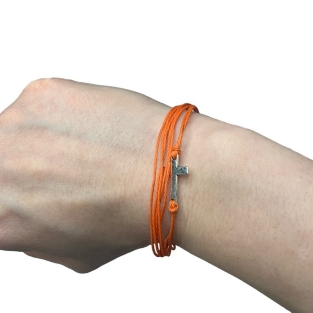 Cross bracelet - Picture 2 of 3